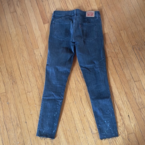 Grey levis skinny jeans. Size 27. Distressed hem. - Picture 5 of 5